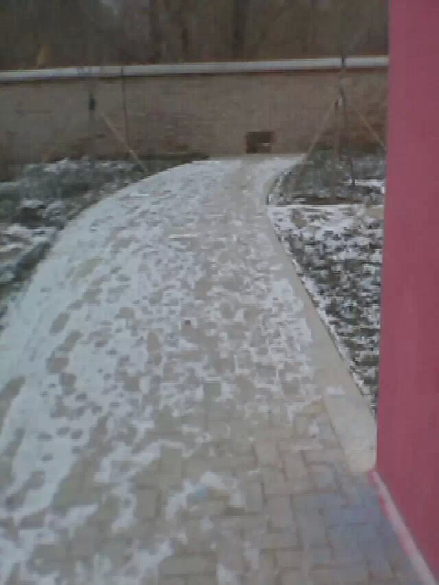 狗洞前面还修条路呢