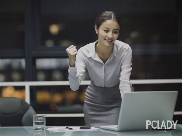互联网时代 拥有闪亮双眸惹人爱