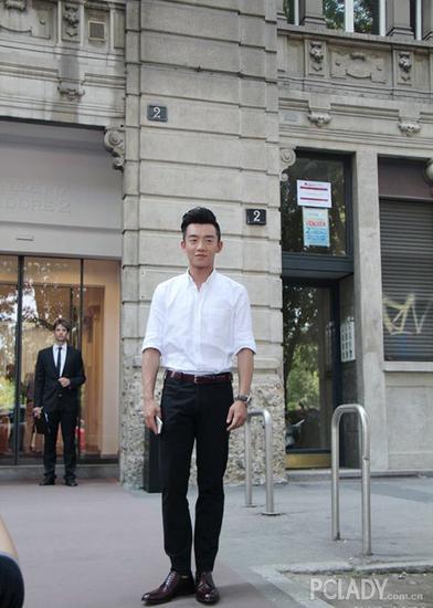 阳光暖男:郑恺 礼服感衬衣+传统黑色西裤