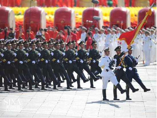 阅兵队英姿飒爽,整齐划一