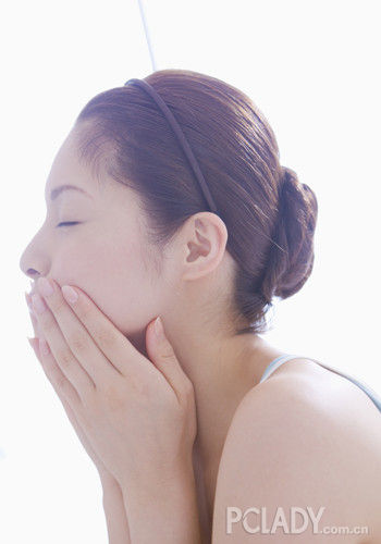 颈椎病早期有哪些症状？脖子发僵需注意