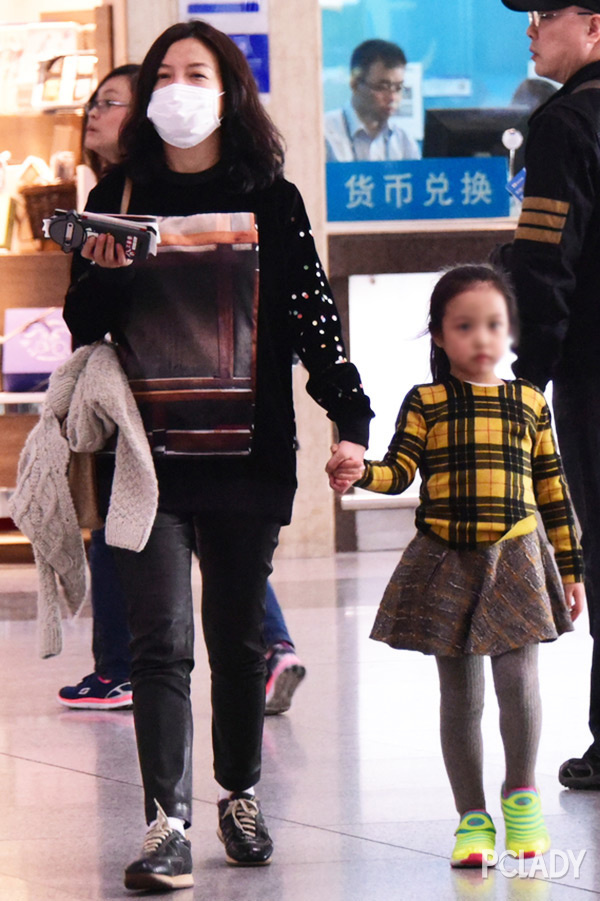 赵薇与女儿小四月