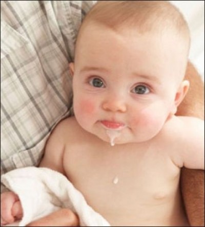新生儿护理 掌握拍嗝方法防吐奶