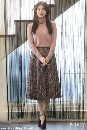miss A成员裴秀智(Suzy)拍摄写真,半身裙:DAKS