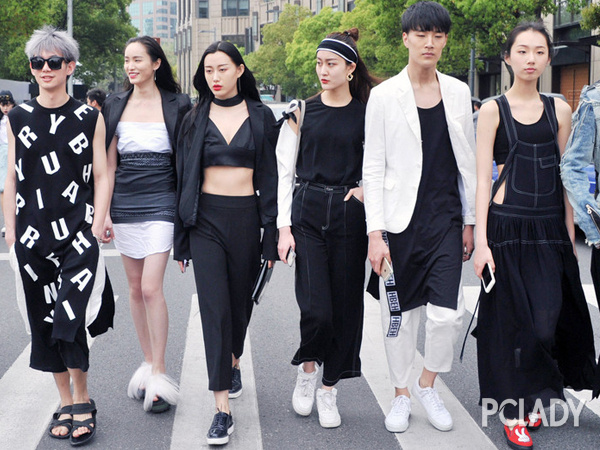 上海时装周;小林志玲;条纹衫;牛仔裤;潮人街拍