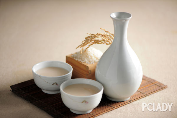 黄酒的功效与作用：活血抗衰老