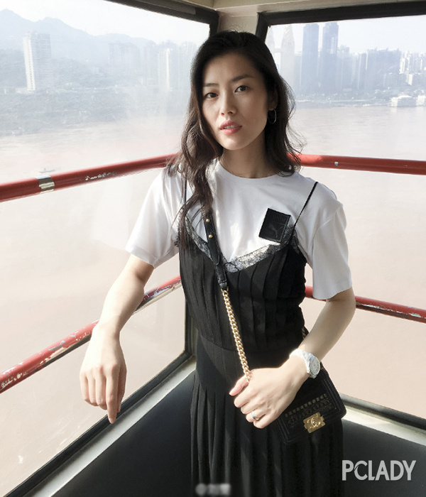 刘雯双Q高又多金 但我只服她开挂的衣品