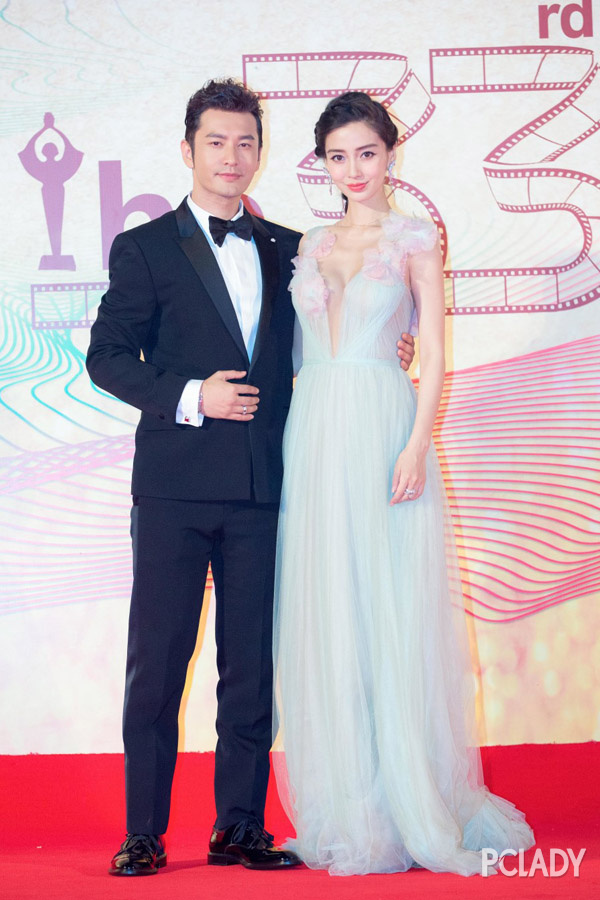 Baby夫妇红毯秀恩爱,鲜肉李易峰获奖,今届金鸡百花奖 Baby夫妇红毯秀恩爱,鲜肉李易峰获奖,今届金鸡百花奖
