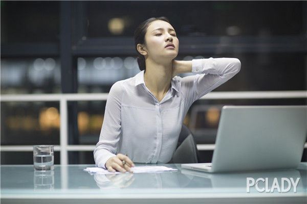 看似舒服的葛优躺 让你的腰伤不起