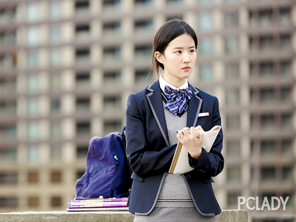 女明星的校园look PK，谁是你心中的最佳代表？
