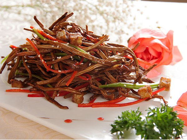 茶树菇炒肉 腊肉炒茶树菇