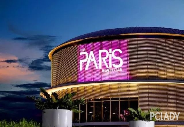 初代名媛Paris Hilton叒订婚了…你还记得这位网红鼻祖